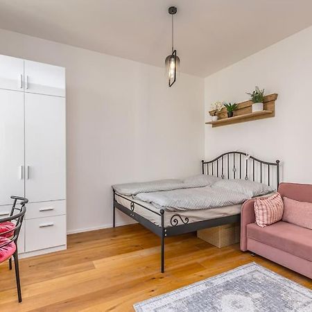 Cozy Quiet New Apartment In Karlin Square Praga Exterior foto